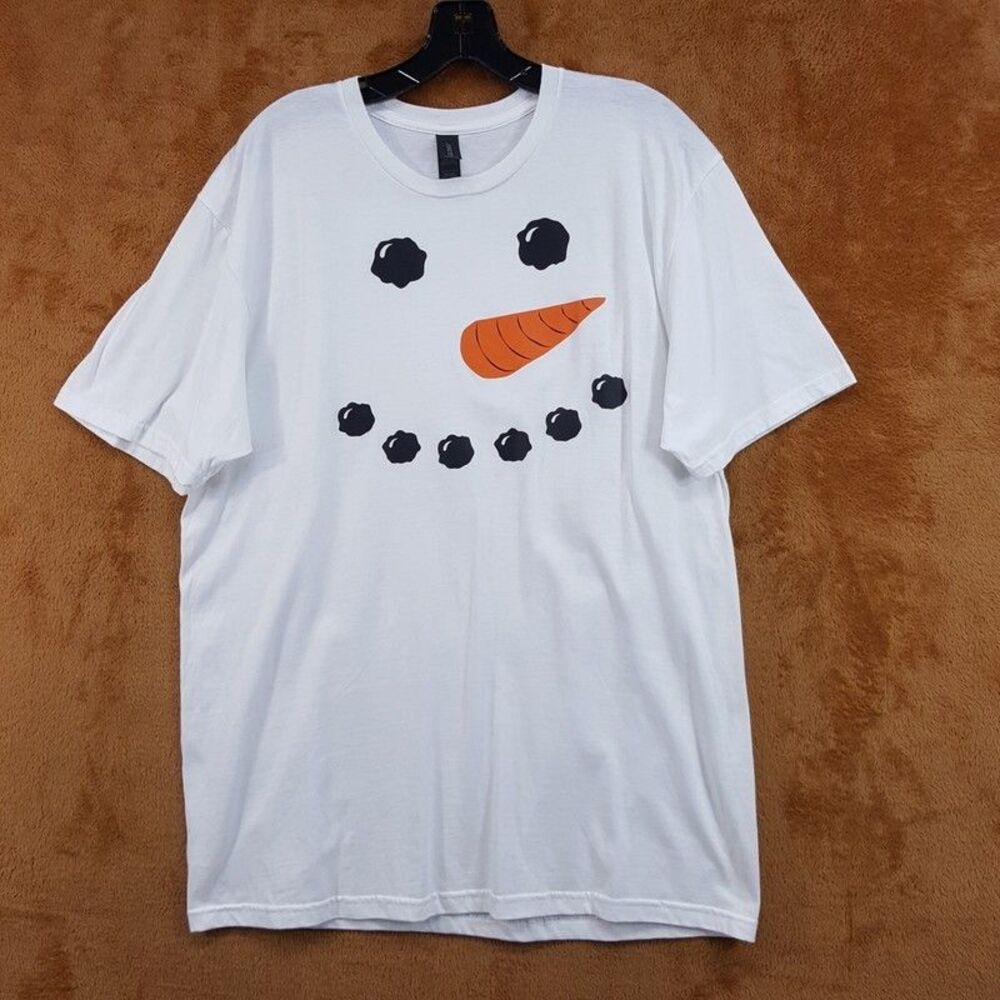GILDAN Shirt Mens Large White Pullover Graphic T-Shirt Snowman Winter Softstyle